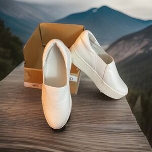 VINCE Warren Plaster Le‎ White LEATHER SLIP ON Women's Sz 7 M  EU 37 SNEAKERS
